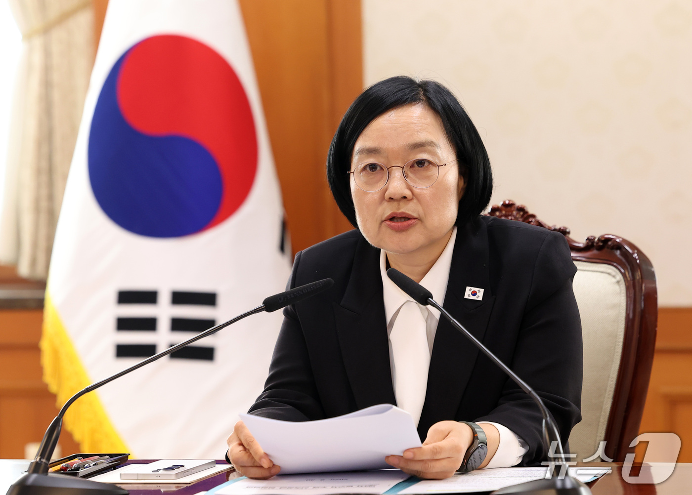 (서울=뉴스1) 김성진 기자 = 한성숙 국무총리가 30일 서울 종로구 정부서울청사에서 열린 제3차 범부처 주택 신속공급 점검회의에서 모두발언을 하고 있다. 2026.9.30/뉴스1 …