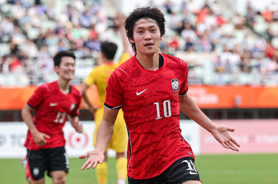 [속보] 남자축구, 4연패 보인다…중국 꺾고 결승 진출
