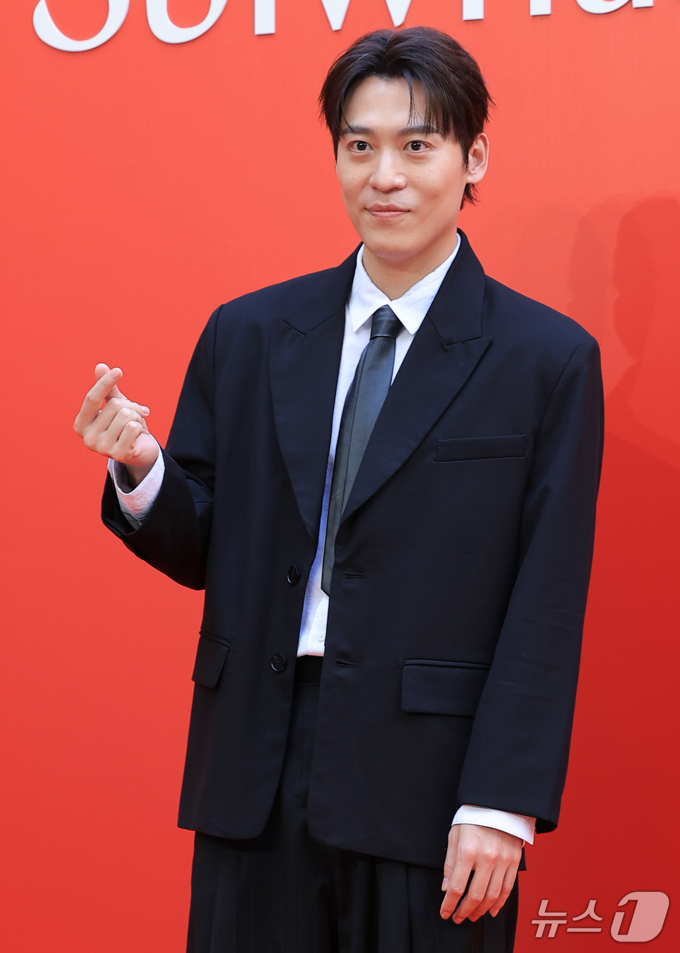 (서울=뉴스1) 권현진 기자 = 가수 존박이 30일 서울 성동구 인근에서 열린 한 뷰티 브랜드 행사에 참석해 포즈를 취하고 있다. 2026.9.30/뉴스1