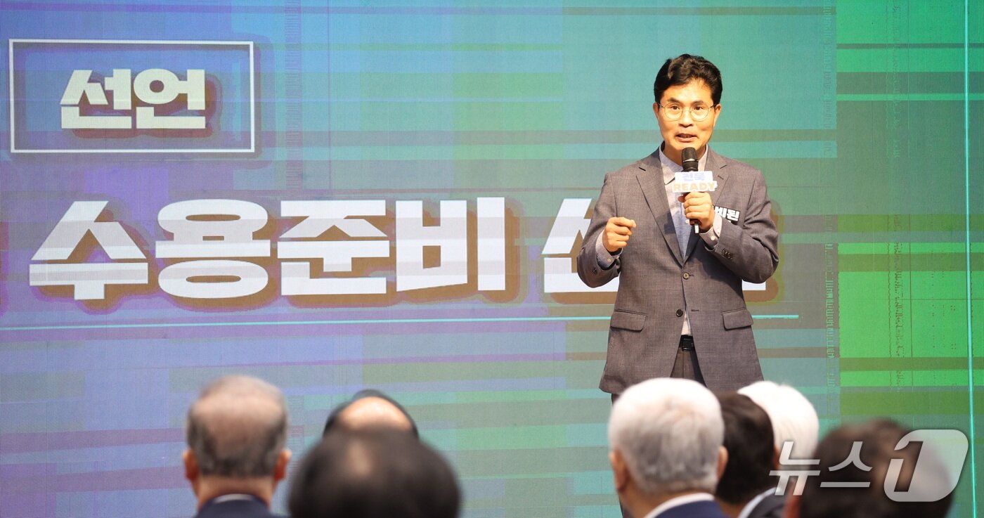 본문 이미지 - 이원택 전북특별자치도지사가 30일 전북 전주시 전북특별자치도청에서 열린 '준비된 전북, 공공기관 이전 READY'에 참석해 전북 이전 수용준비 선언을 하고 있다. ⓒ 뉴스1 유경석 기자