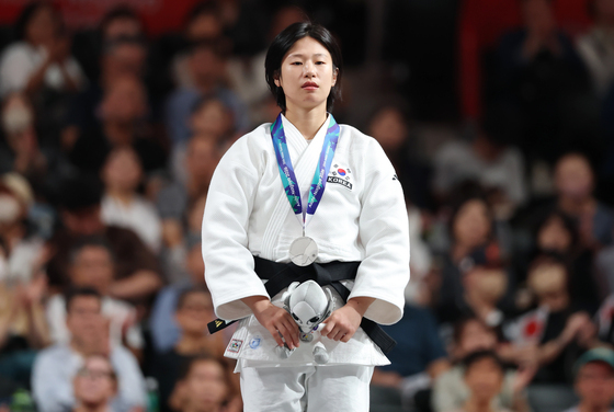 울컥한 유도 장세윤 "패하고 받은 은메달…쓴맛 잊지 않을 것"[AG]
