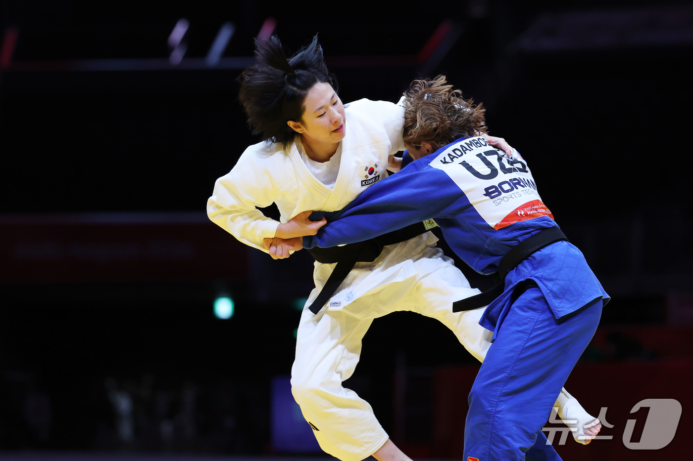 (나고야=뉴스1) 김민지 기자 = 대한민국 장세윤이 30일 일본 아이치 인터내셔널 아레나에서 열린 2026 아이치·나고야 아시안게임 유도 여자 52kg급 결승전에서 우즈베키스탄의 …