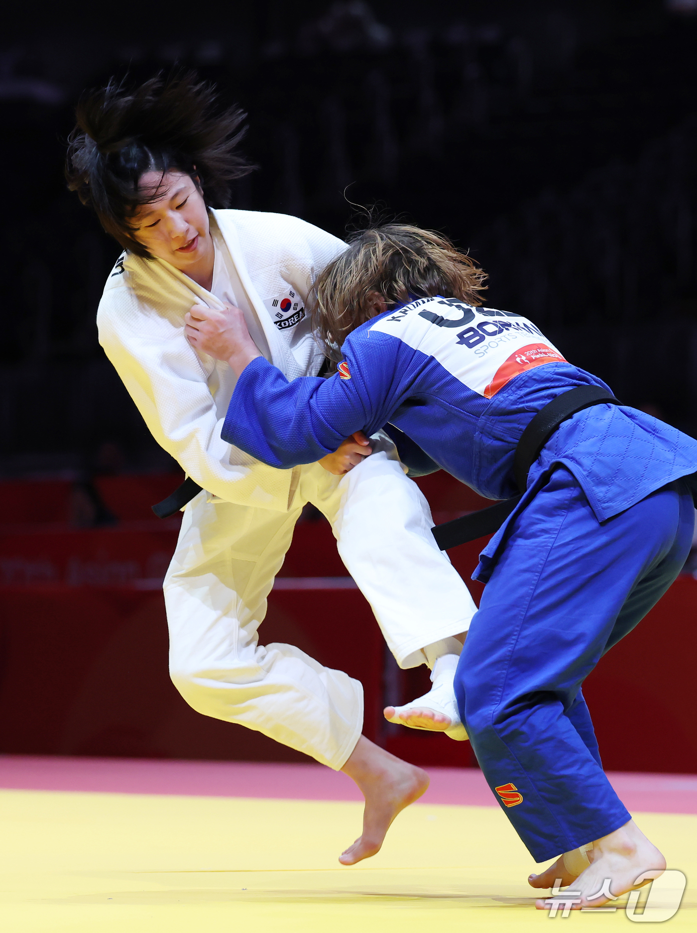 (나고야=뉴스1) 김민지 기자 = 대한민국 장세윤이 30일 일본 아이치 인터내셔널 아레나에서 열린 2026 아이치·나고야 아시안게임 유도 여자 52kg급 결승전에서 우즈베키스탄의 …