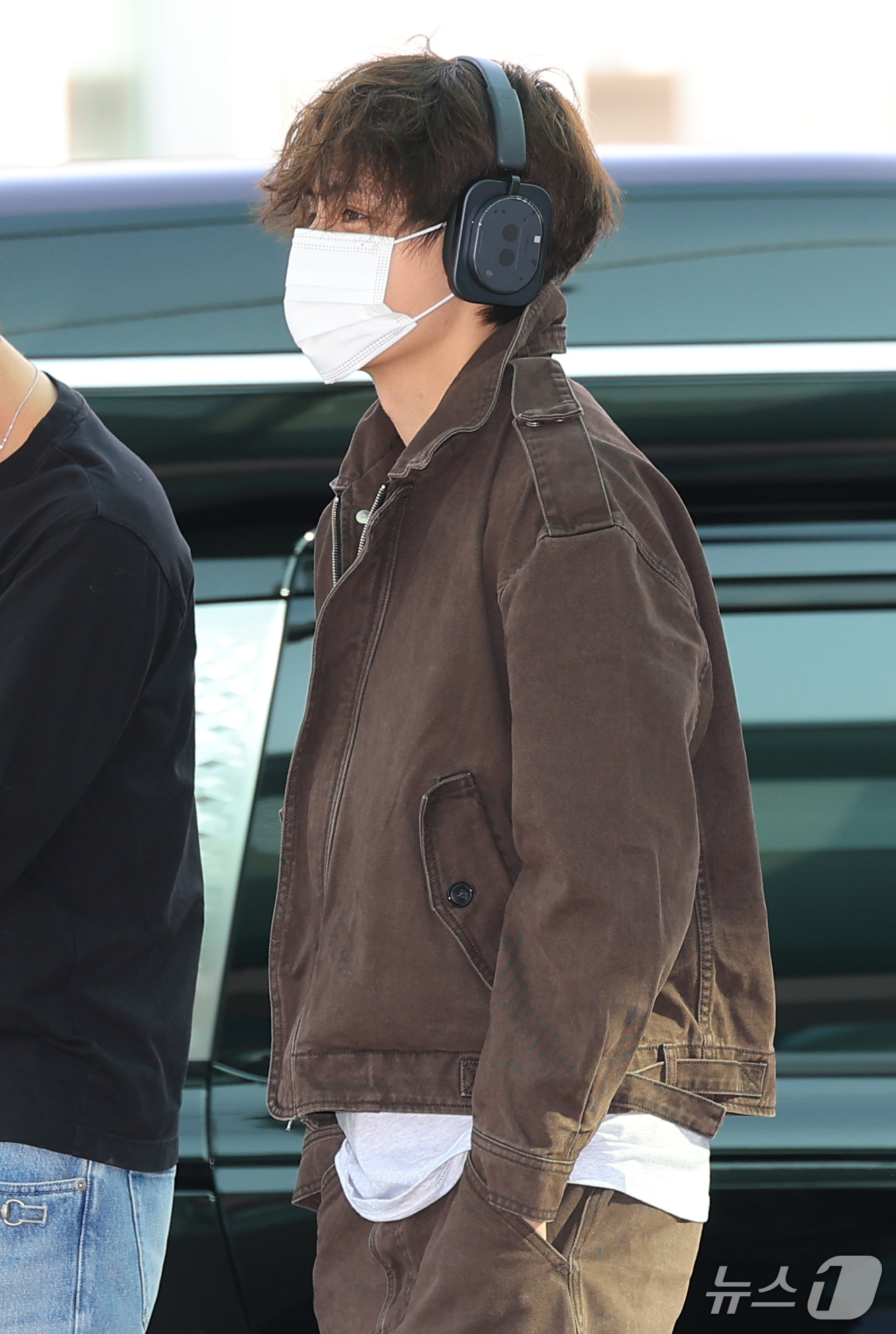 (인천공항=뉴스1) 권현진 기자 = 방탄소년단(BTS) 뷔가 해외일정을 위해 30일 인천국제공항을 통해 미국 애틀란타로 출국하고 있다. 2026.9.30/뉴스1