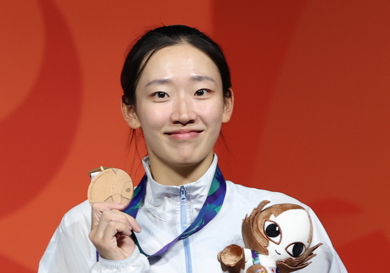 값진 동메달 들어보이는 정지민