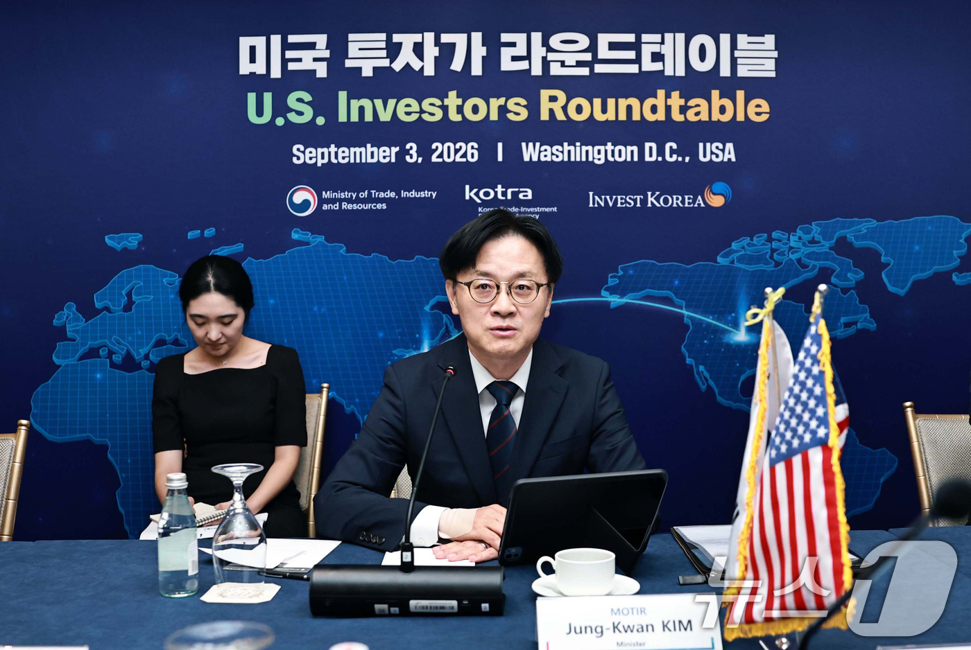 (서울=뉴스1) 이호윤 기자 = 김정관 산업통상부 장관이 3일(현지시간) 미국 워싱턴 D.C.에서 열린 미국 투자가 라운드테이블에서 발언하고 있다. (산업통상자원부 제공. 재판매 …