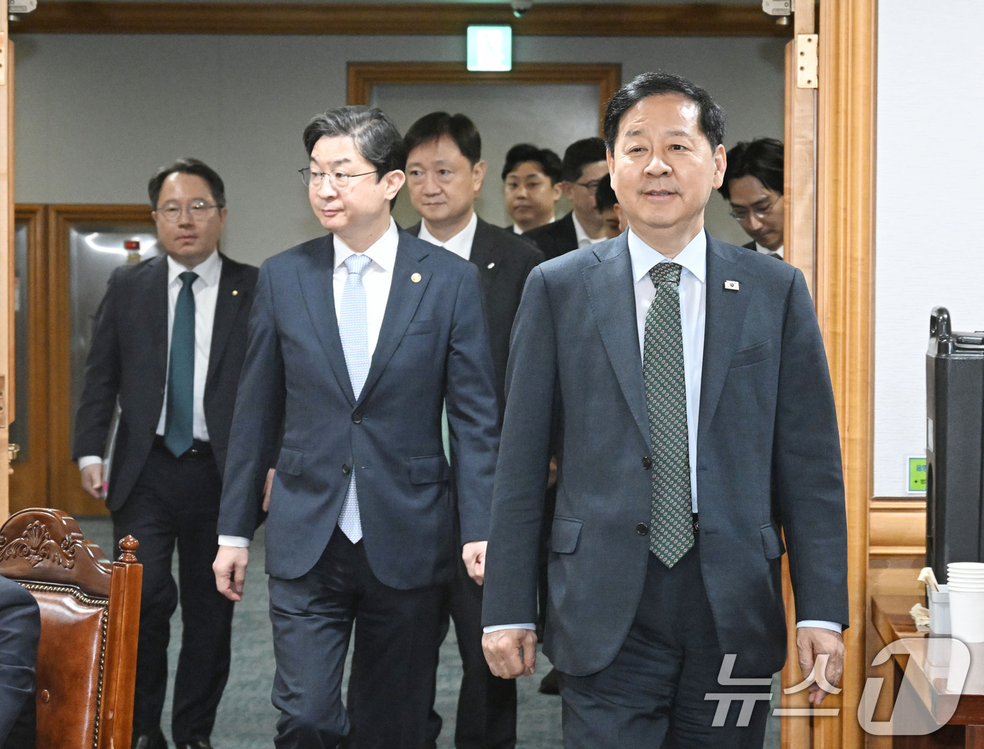 (서울=뉴스1) = 구윤철 부총리 겸 재정경제부 장관이 4일 서울 중구 은행연합회에서 열린 시장상황 점검회의에 참석하고 있다. (재정경제부 제공. 재판매 및 DB금지) 2026.9 …