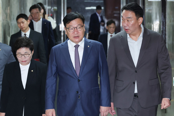 원내대책회의 참석하는 정점식 원내대표
