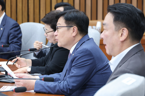 장관 인사 비판하는 정점식