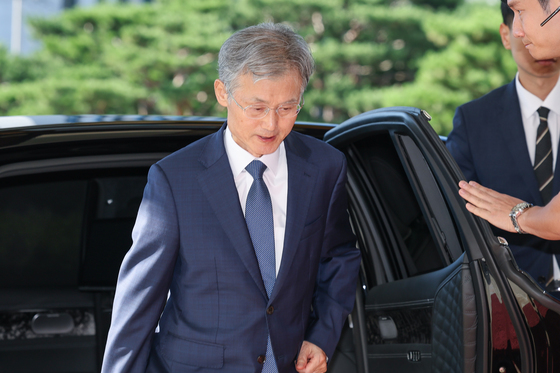 출근하는 조희대 대법원장