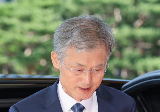 출근하는 조희대 대법원장