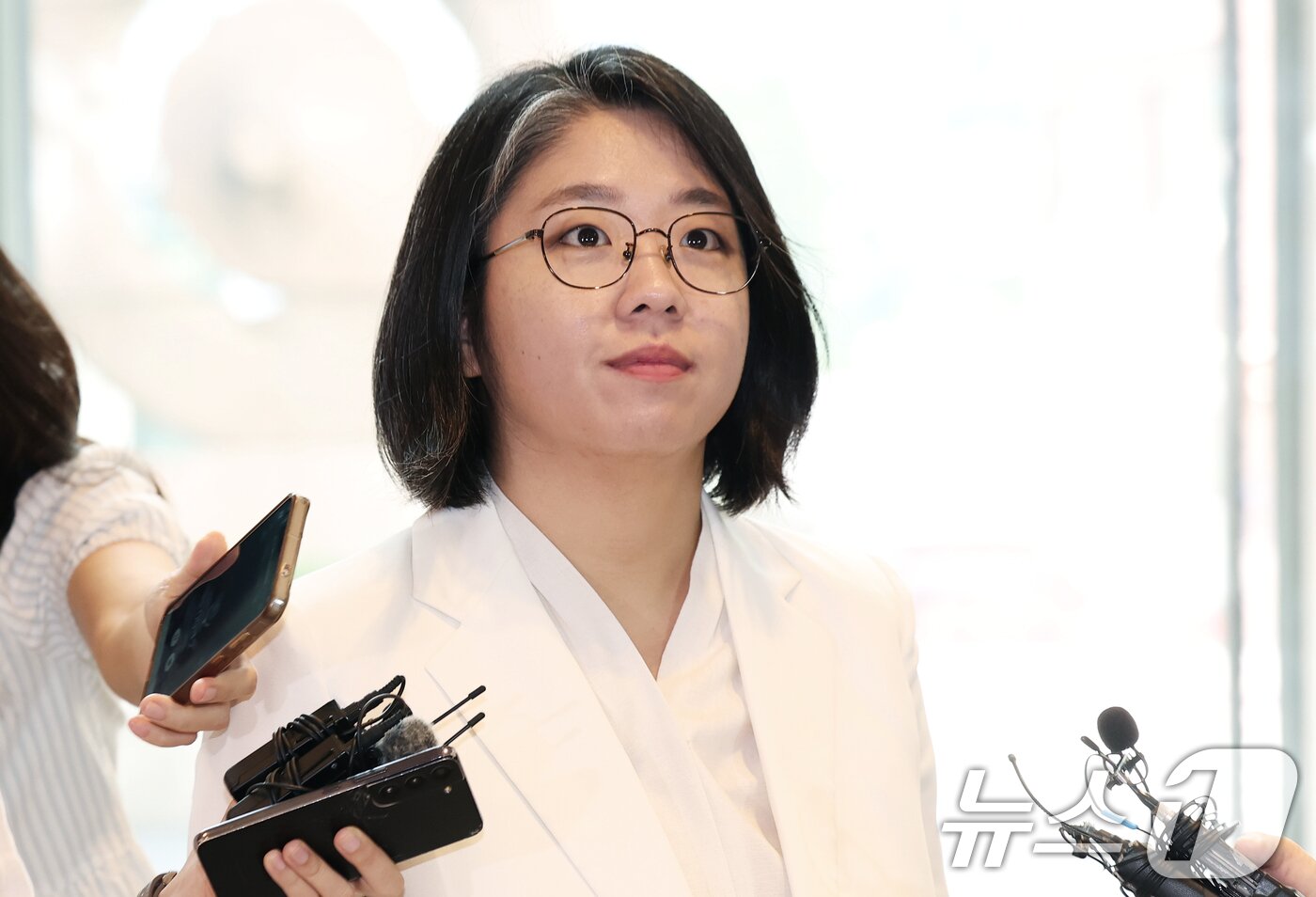 본문 이미지 - 용혜인 성평등가족부 장관 후보자가 4일 오전 서울 서대문구 한국청소년활동진흥원에 마련된 인사청문회 준비 사무실로 출근하고 있다. 2026.9.4 ⓒ 뉴스1 오대일 기자