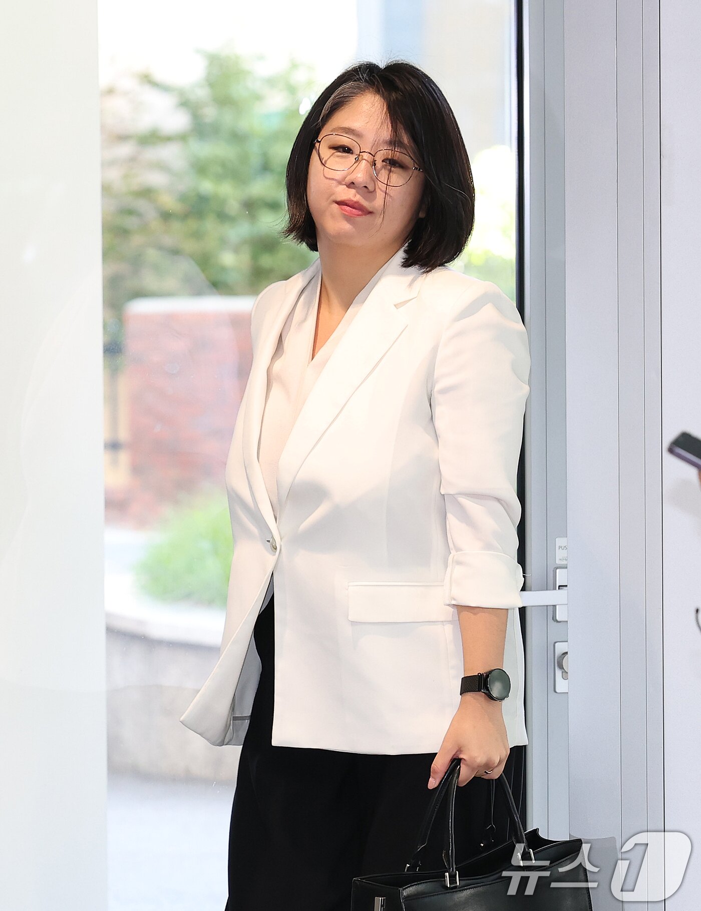 본문 이미지 - 용혜인 성평등가족부 장관 후보자가 4일 오전 서울 서대문구 한국청소년활동진흥원에 마련된 인사청문회 준비 사무실로 출근하고 있다. 2026.9.4 ⓒ 뉴스1 오대일 기자