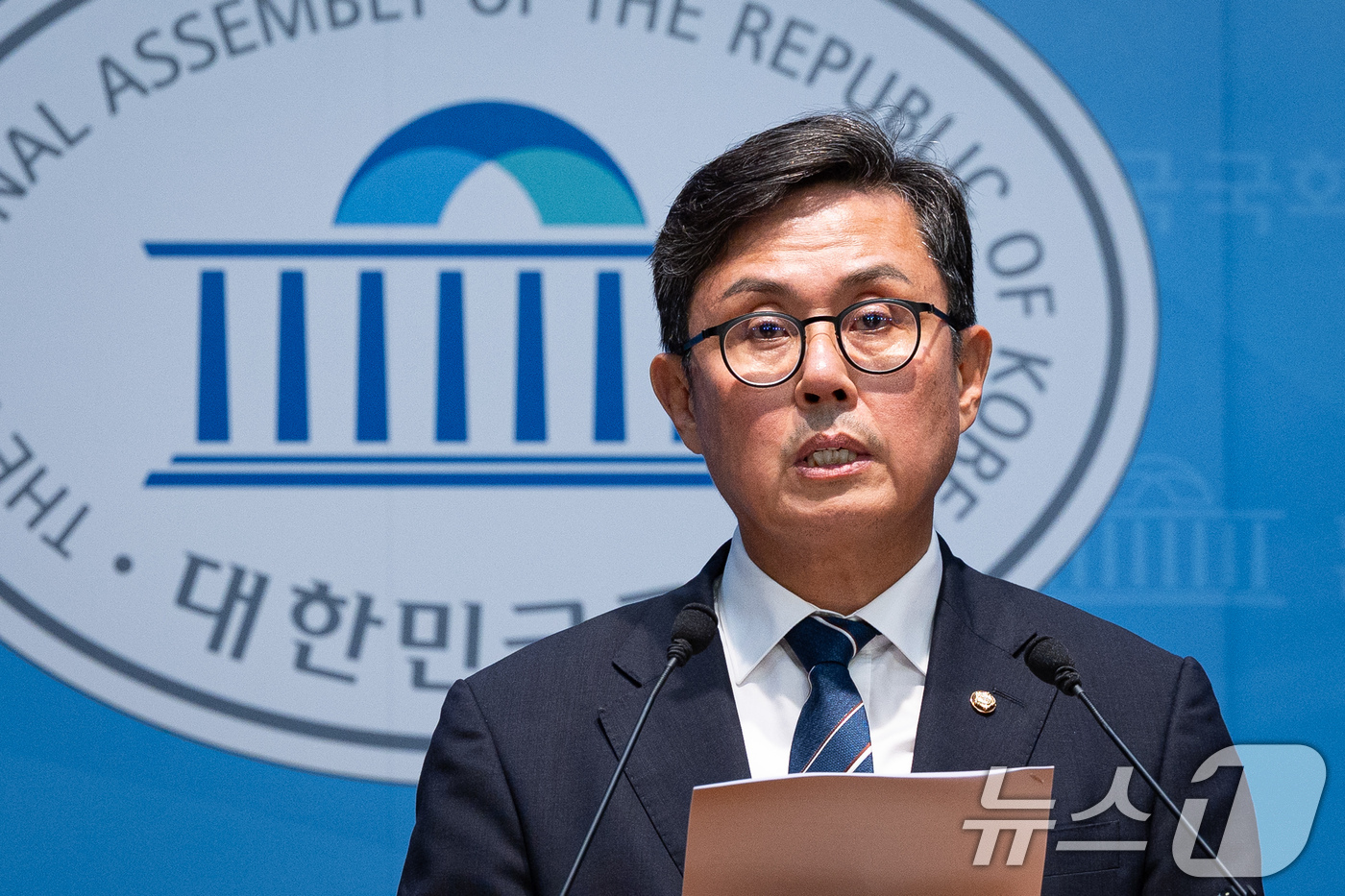 (서울=뉴스1) 유승관 기자 = 안도걸 더불어민주당 의원이 4일 서울 여의도 국회 소통관에서 2027년도 예산안 관련 기자회견을 하고 있다. 2026.9.4/뉴스1