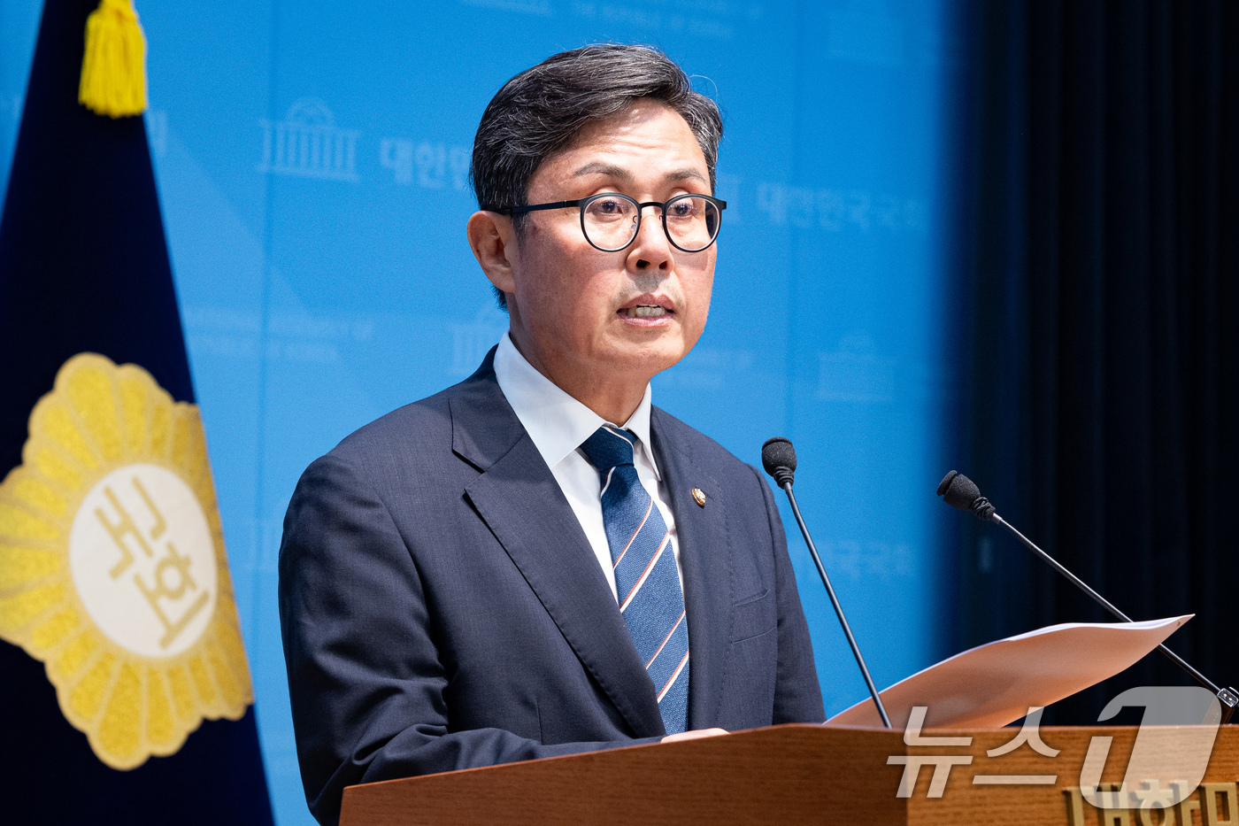 (서울=뉴스1) 유승관 기자 = 안도걸 더불어민주당 의원이 4일 서울 여의도 국회 소통관에서 2027년도 예산안 관련 기자회견을 하고 있다. 2026.9.4/뉴스1