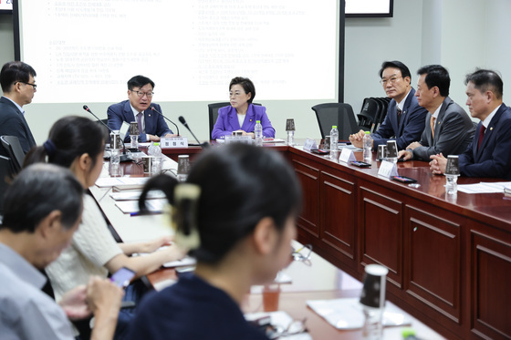 부동산 정책 비판하는 정점식 원내대표