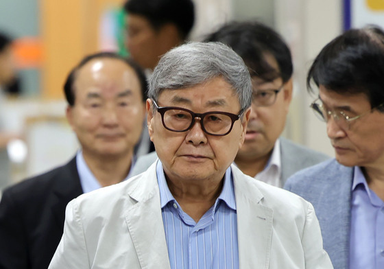 공판 출석하는 김준기 DB 창업회장