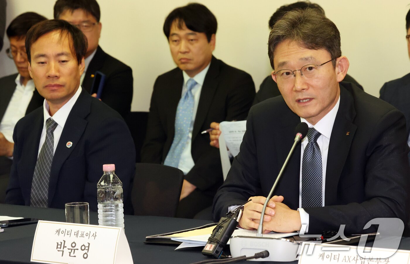 본문 이미지 - 박윤영 케이티 대표이사가 4일 오전 서울 중구 프레스센터에서 열린 '모두의 AI 프로젝트' 사업자 간담회에서 발언을 하고 있다. 이날 참석자들은 모두의 AI 경쟁력 확보 전략 등을 논의했다. 2026.9.4 ⓒ 뉴스1 김명섭 기자