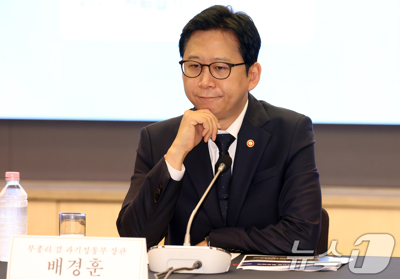 (서울=뉴스1) 김명섭 기자 = 배경훈 부총리 겸 과학기술정보통신부 장관이 4일 오전 서울 중구 프레스센터에서 열린 '모두의 AI 프로젝트' 사업자 간담회에서 카카오컨소시엄의 발표 …