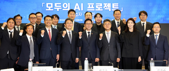 카카오·SKT·KT, 전국민 무료 AI 개발…연내 500만 월 이용 목표