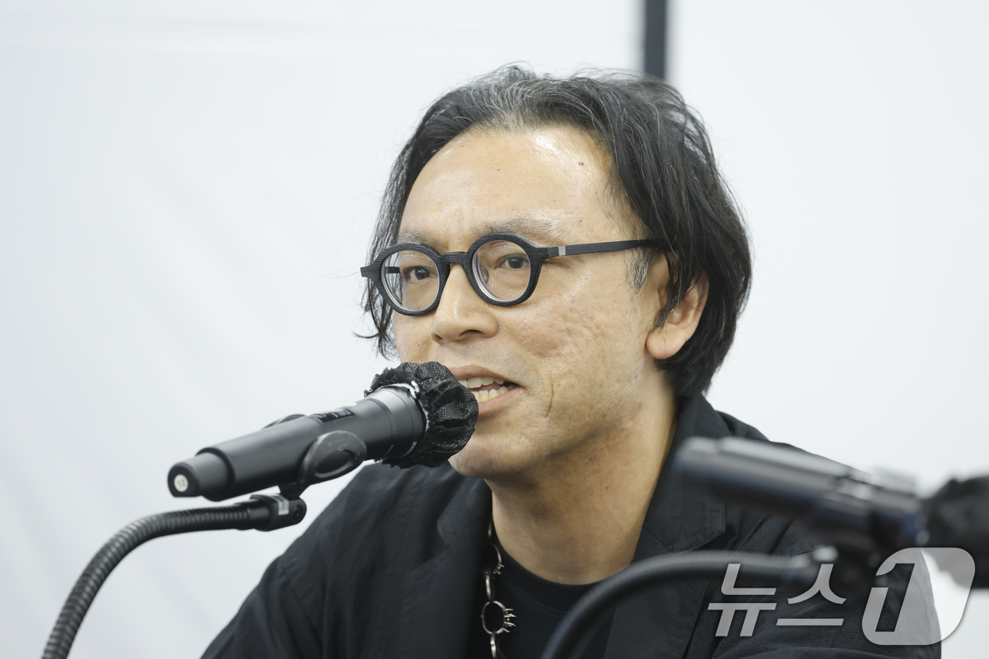 (광주=뉴스1) 김태성 기자 = 호추니엔(Ho Tzu Nyen) 예술감독이 제16회 광주비엔날레 개막을 앞두고 4일 오전 전남광주통합특별시 북구 용봉동 광주비엔날레 거시기홀에서 열 …