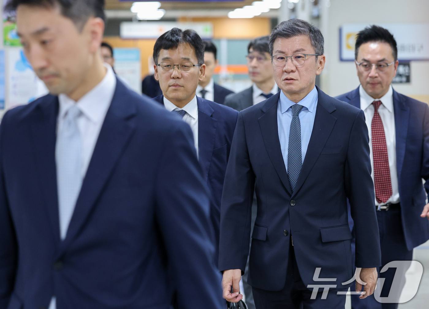 (서울=뉴스1) 안은나 기자 = 친족회사 20개를 소속 회사 현황에서 누락한 혐의를 받는 정몽규 HDC 회장이 4일 오후 서울 서초구 중앙지방법원에서 독점규제및공정거래법 위반 혐의 …