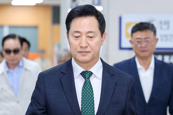 여론조사비 대납 의혹 공판 향하는 오세훈 시장