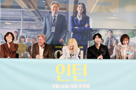 화기애애한 '인턴' 언론시사회