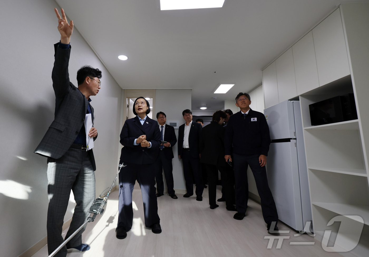(서울=뉴스1) 김성진 기자 = 한성숙 국무총리가 4일 서울 동대문구 도시형 생활주택에 방문해 신축매입 사업 현장점검을 하고 있다. (공동취재) 2026.9.4/뉴스1
