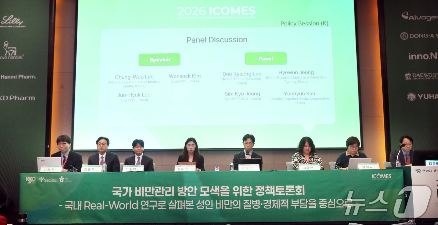 본문 이미지 - 이어진 종합토론에서는 학회 보험법제위에 참여 중인 김종화 부천세종병원 내분비내과 교수와 남가은 고려대구로병원 가정의학과 교수가 좌장을 맡아 성인 비만 환자를 위한 정책 지원 방안에 대한 공론화 작업을 이어갔다.(대한비만학회 제공)