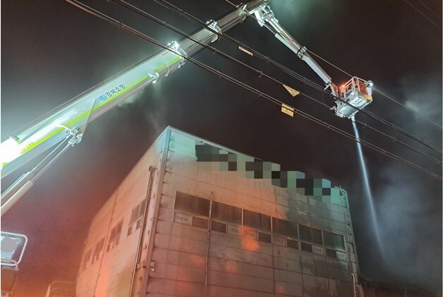 고령 LED 소자 제조업체서 불…2시간31분 만에 큰 불길 잡아(종합)