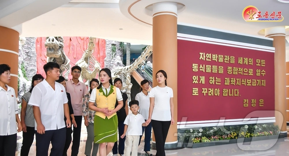 (평양 노동신문=뉴스1) = 북한 노동당 기관지 노동신문은 5일 "문화정서생활기지만이 아니라 특색 있는 교육거점으로 꾸려지게 된데는 우리 인민을 보다 풍부한 지식의 소유자들로 키우 …