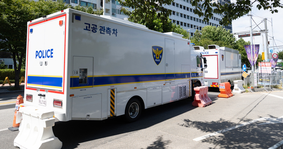불꽃축제날, 인파 감시 위한 고공 관측차