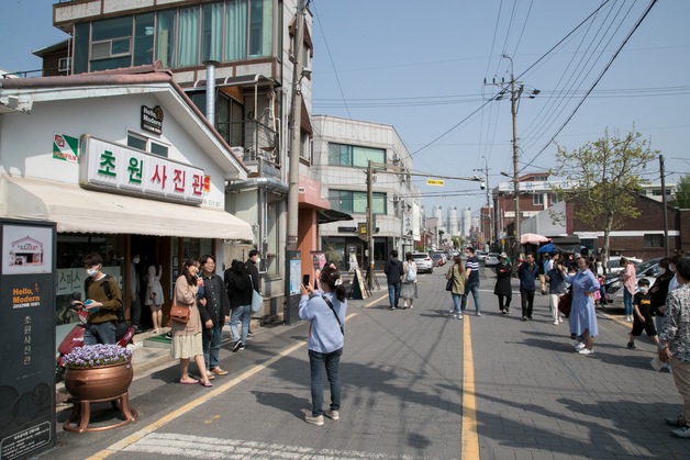 옛 교복 입고 '찰칵' 반딧불 보며 '우와'…볼거리 풍성한 전북 가을