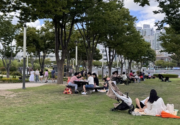 돗자리 펴고 '낮잠' 자전거 타며 '씽씽'…울산에 가을이 왔다