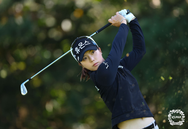 최예림, 생애 첫 KLPGA 정상 도전…OK저축은행 오픈 2R 선두 도약