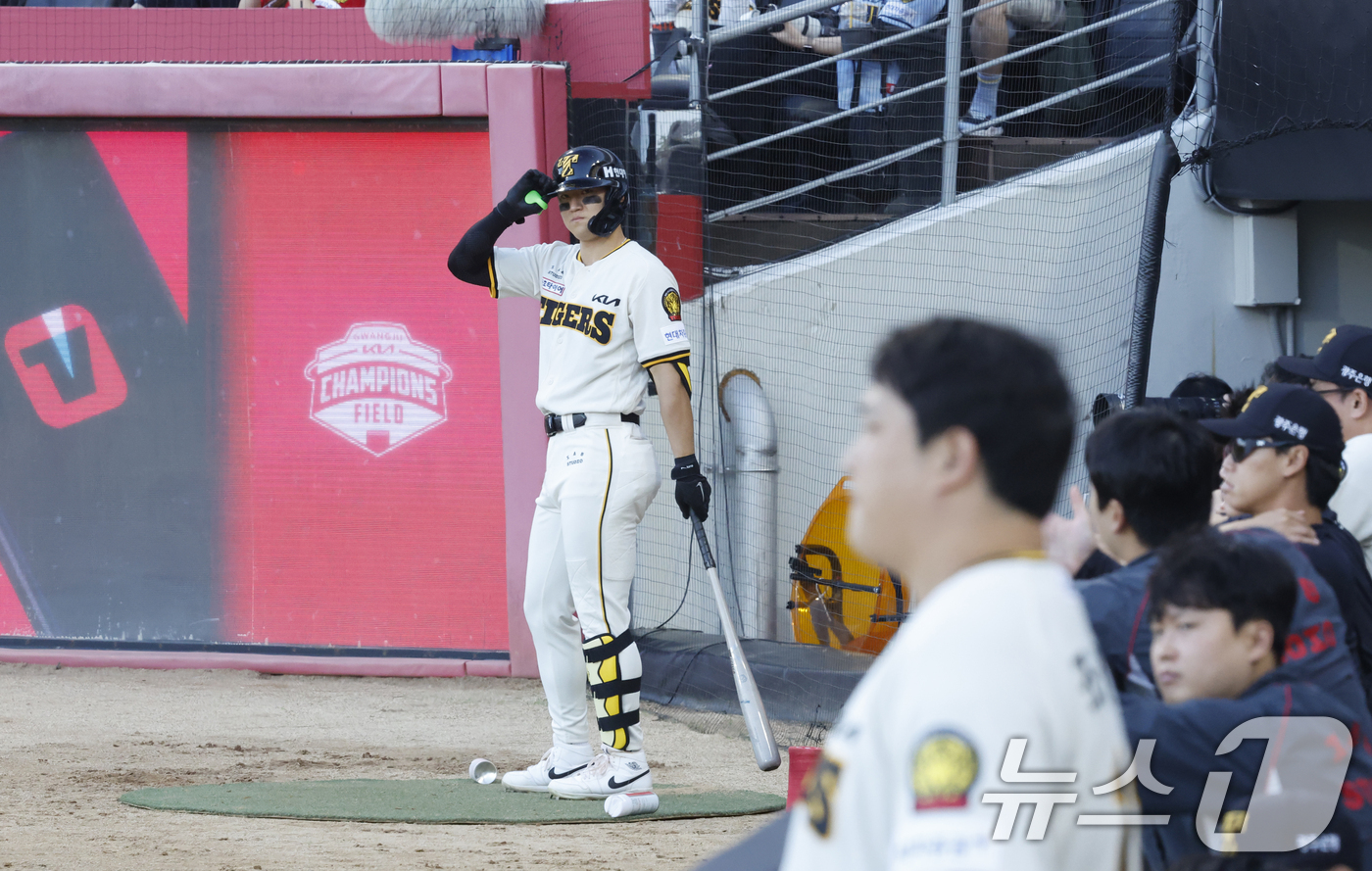 (광주=뉴스1) 김태성 기자 = 5일 광주 챔피언스필드에서 열린 프로야구 2026 신한 SOL KBO리그 KIA 타이거즈와 KT위즈의 경기에서 3회말 기아 카스트로가 타석에 들어서 …
