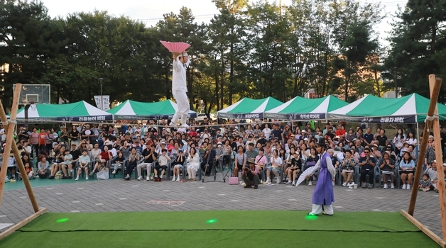 청주 원마루공원에 울린 풍물…시민 1000여명 백중놀이 즐겨