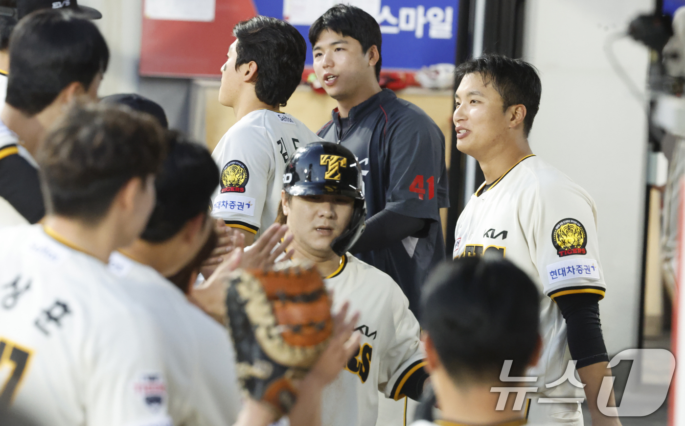 (광주=뉴스1) 김태성 기자 = 5일 광주 챔피언스필드에서 열린 프로야구 2026 신한 SOL KBO리그 KIA 타이거즈와 KT위즈의 경기 5회말 3대 3 동점 상황, 기아 카스트 …