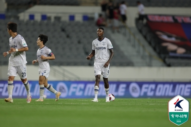 수원FC, 용인 원정서 1-1 무승부…11경기 연속 무패, 3위 유지