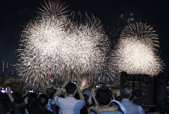 불꽃축제 종료…5호선 여의나루역 무정차 통과 4시간 만에 해제(종합)