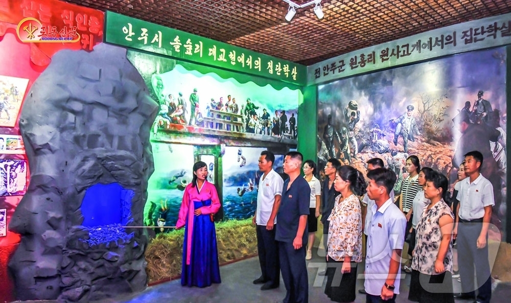 (평양 노동신문=뉴스1) = 북한 노동당 기관지 노동신문은 6일 안주시계급교양관에 전시된 리옥희 여성의 사진과 6·25전쟁 당시 미군에 의해 두 팔을 잃었다는 북한 측 주장을 소개 …