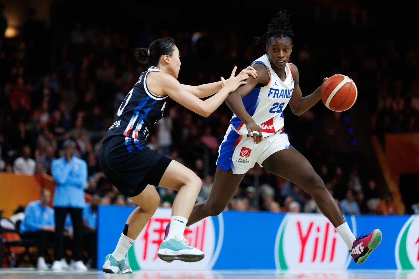 본문 이미지 - 한국은 6일(한국시간) 열린 2026 FIBA 여자농구 월드컵 조별리그 B조 2차전에서 프랑스에 69-95로 졌다. (FIBA 제공)