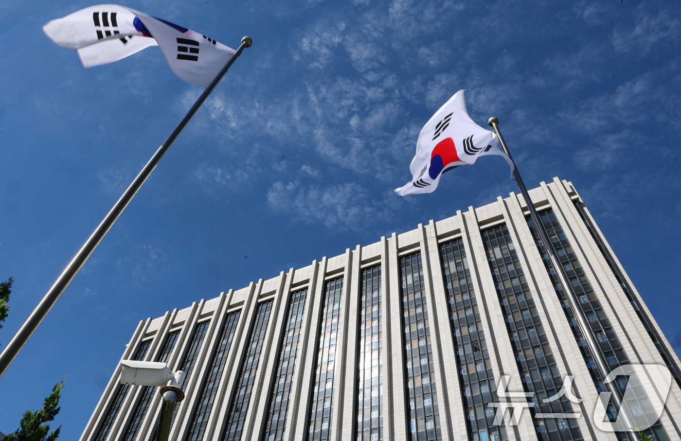 (서울=뉴스1) 김도우 기자 = 2030년 국민 부담으로 갚아야 할 적자성 채무가 1300조원을 넘어설 전망이다. 국가채무 증가에 따라 이자비용도 2030년 한 해 53조3000억 …