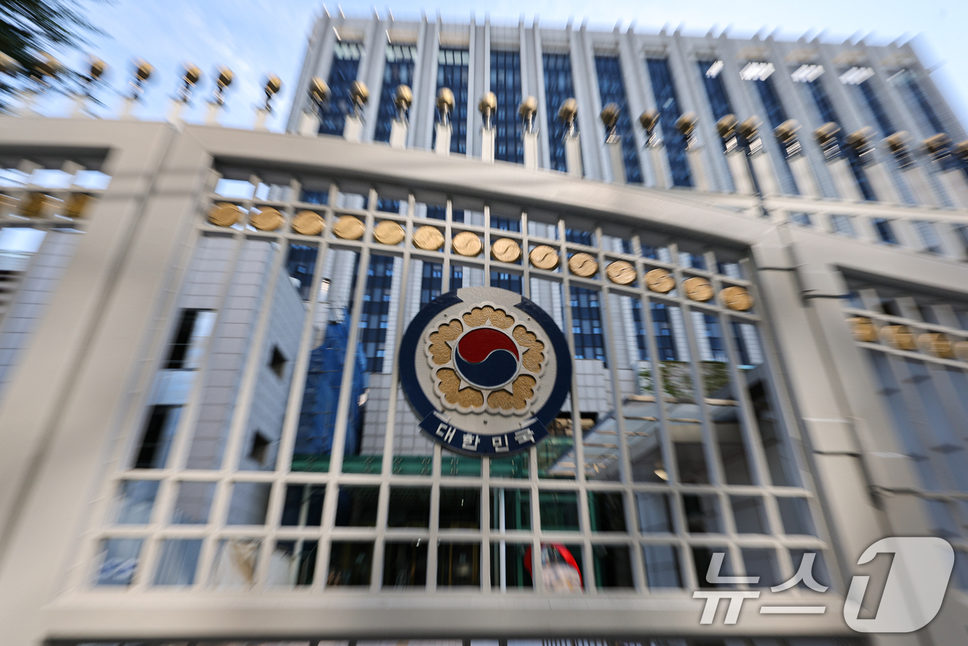 (서울=뉴스1) 김도우 기자 = 2030년 국민 부담으로 갚아야 할 적자성 채무가 1300조원을 넘어설 전망이다. 국가채무 증가에 따라 이자비용도 2030년 한 해 53조3000억 …