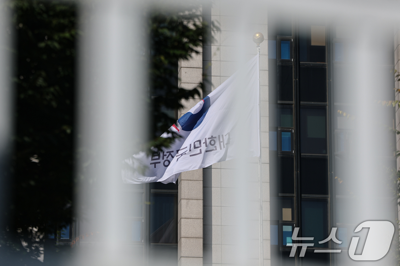 (서울=뉴스1) 김도우 기자 = 2030년 국민 부담으로 갚아야 할 적자성 채무가 1300조원을 넘어설 전망이다. 국가채무 증가에 따라 이자비용도 2030년 한 해 53조3000억 …