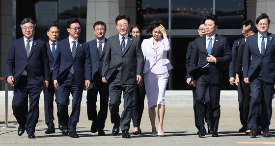 李대통령, 프랑스 출국…"무거운 발걸음, 네팔 상황 계속 챙기겠다"