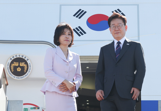李대통령, 지지율 30%대 기로 속 프랑스行…'인사·파병·사법' 고심 또 고심