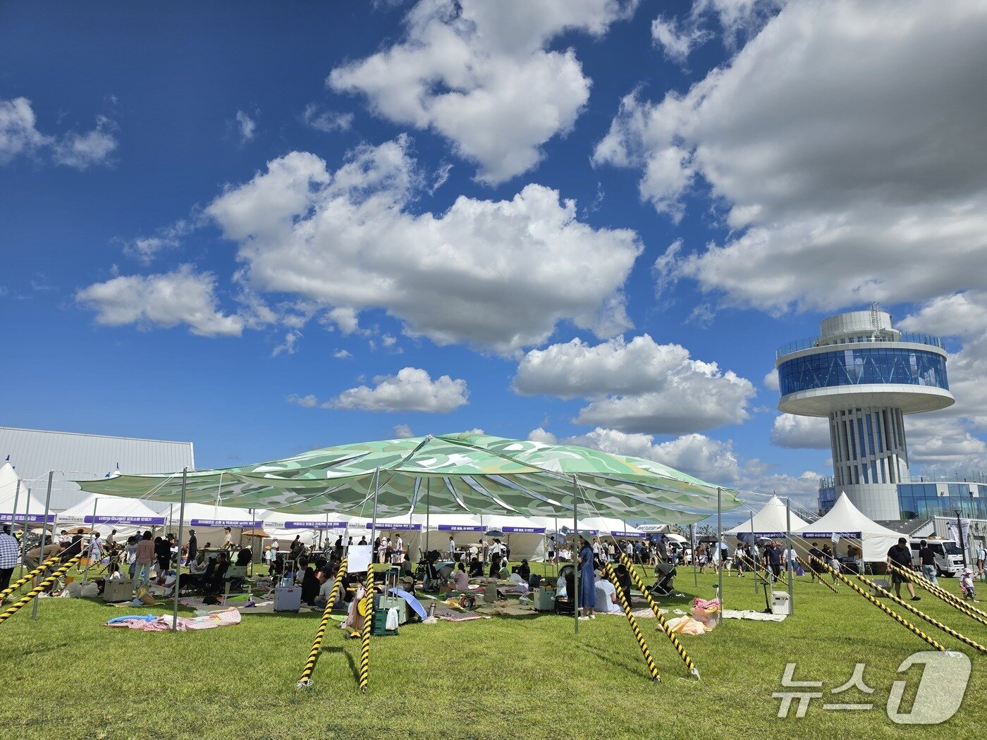 본문 이미지 - 화성시 서신면 에코팜테마파크에서 '화성송산포도 Farm Tour Festa'가 열리고 있다.ⓒ 뉴스1 최대호 기자