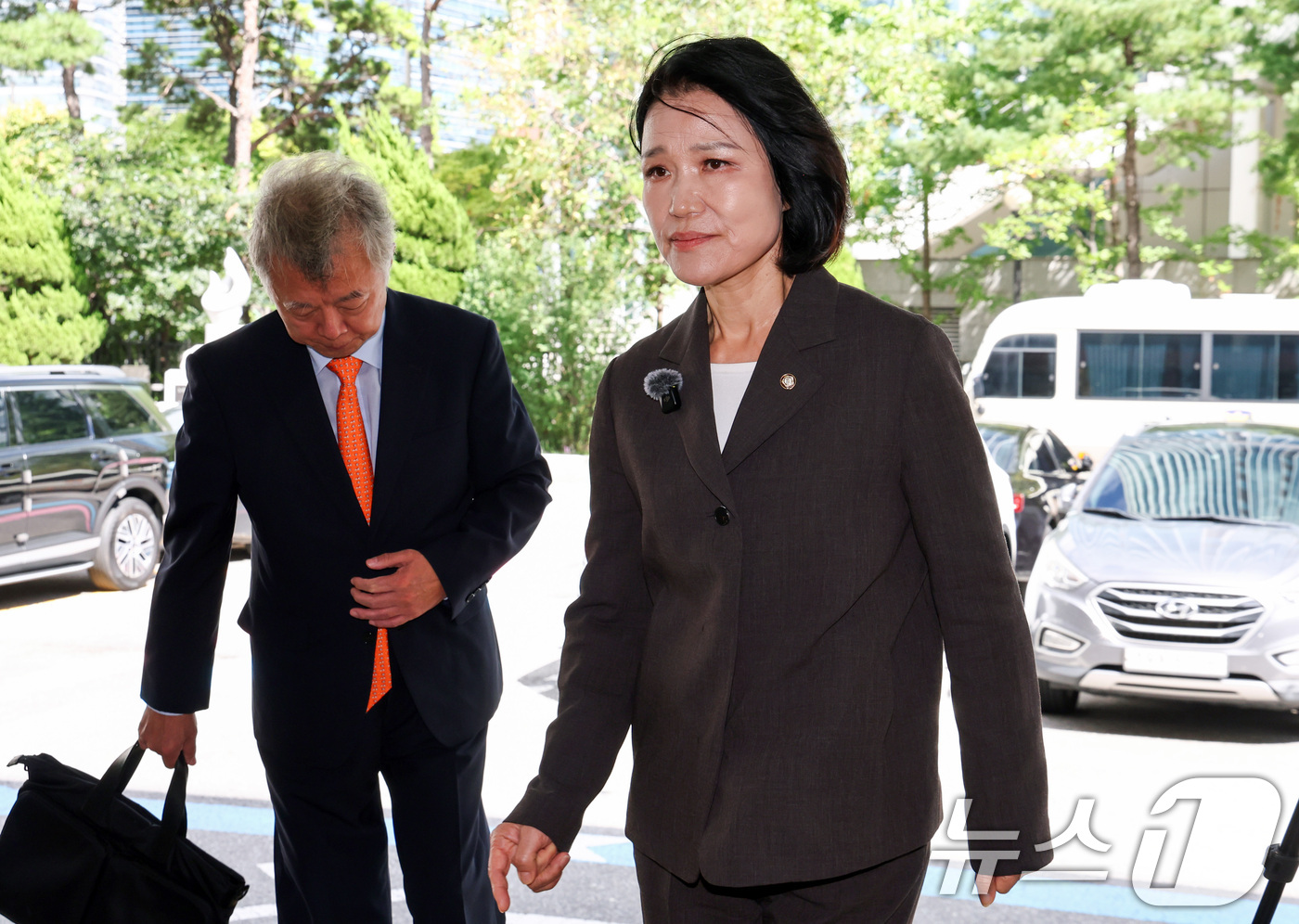 (서울=뉴스1) 최지환 기자 = 이진숙 국민의힘 의원이 6일 오후 서울 영등포구 영등포경찰서에서 김민석 더불어민주당 대표 모욕 혐의 고소 사건과 관련해 고소인 조사에 출석하고 있다 …
